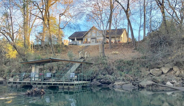Dripping Springs Retreat ~ on The Little Red River - blazing wifi