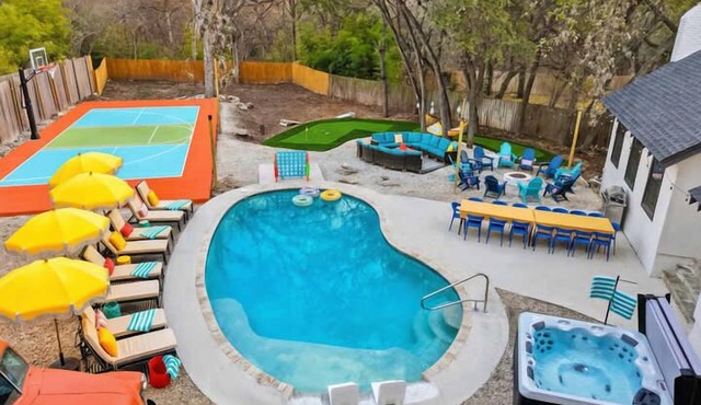 Drive-In & Dream - Theater - Pool - Pickleball