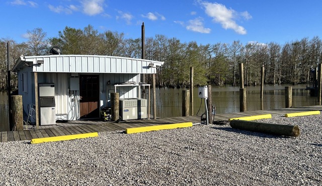 Drive up & park 6 ft from this clean, equipped houseboat in Cypress Cove Marina