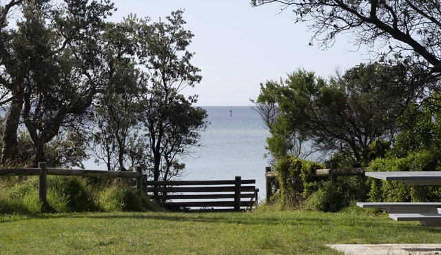 Dromana By The Bay :1 min walk to the beach.