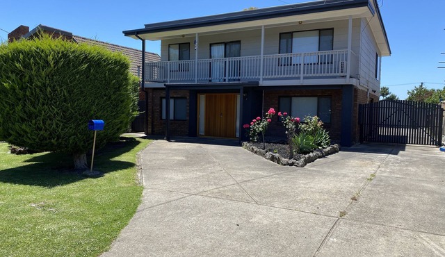 Dromana Charmer - Large family home, 8 min easy walk to the beach.