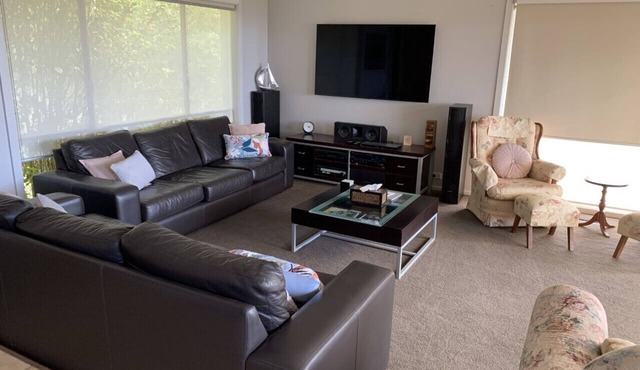 Dromana Seabreeze is a 3 minute drive to the beach and wineries