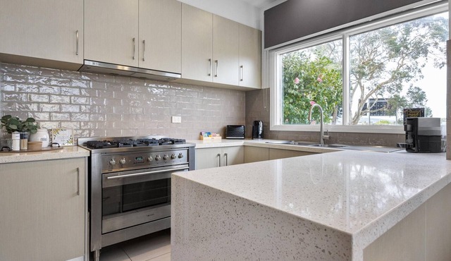 Dromana Seaside - 2 bedroom - Only 500m to the beach and shops