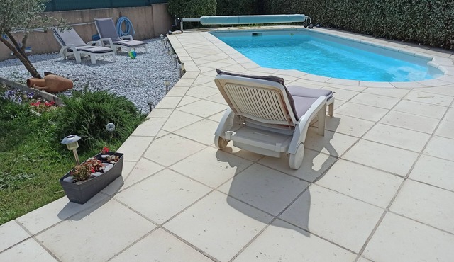 Drome Provençale-dépendance de 40m2 ,. Tout Confort. Jacuzzi 4 Places Clim