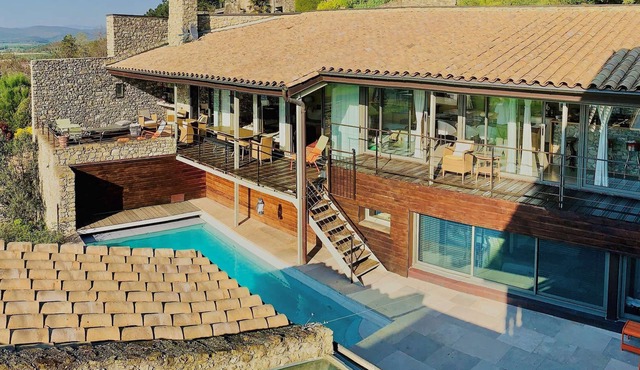 Drôme Provençale – A property with a swimming pool – Sleeps 10