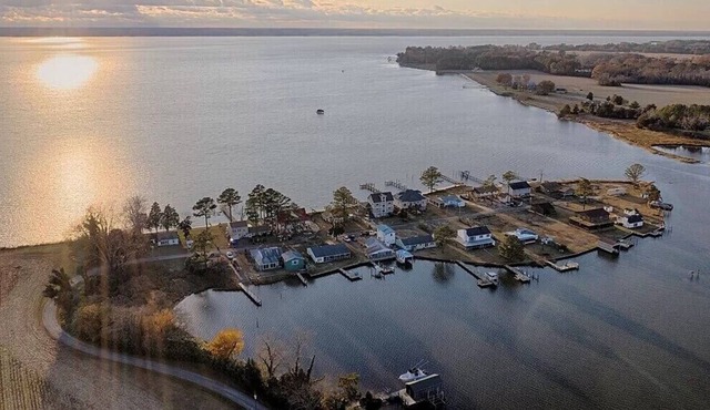 Drop Anchor! Coastal secluded dock waterfront 2hr from DC Kayak SUP 4BR/3BA