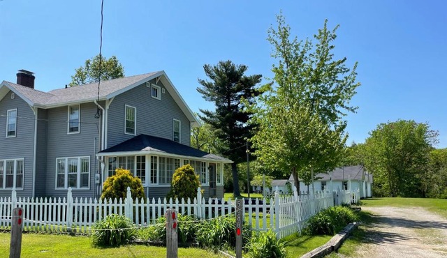Drop Anchor Cottages and Lake House