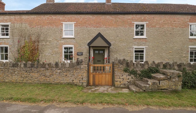 DROVER'S, romantic, with open fire in Sutton Mallet