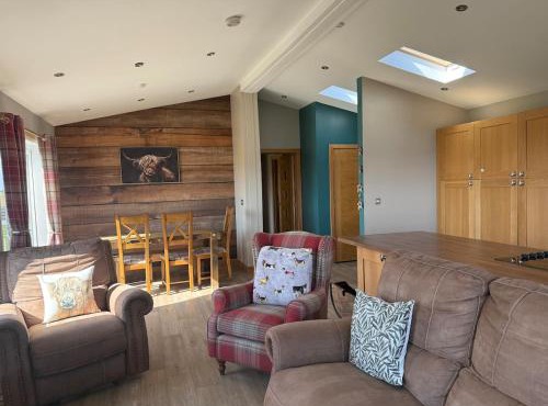Drovers Lodge, farm retreat in rural Lanarkshire, family and pet friendly, onsite craft distillery, perfect location for exploring central Scotland