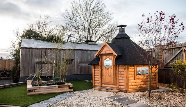 Drumbo Country House - 16ppl, Hot Tub, Sauna, Gym & BBQ Hut