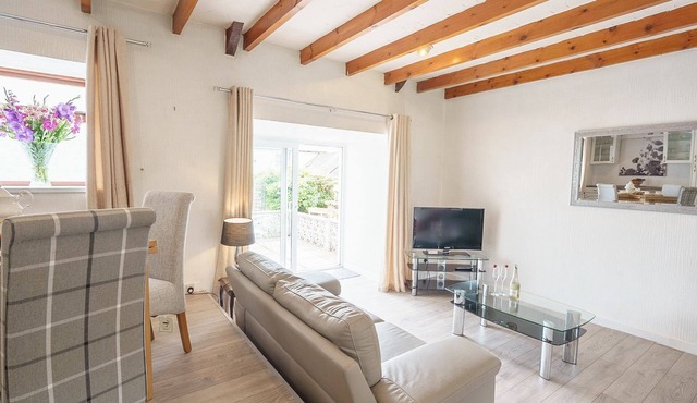 Drumlanrig Cottage - a cottage that sleeps 4 guests in 2 bedrooms