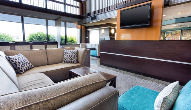 Drury Inn & Suites Kansas City Airport