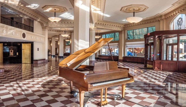 Drury Plaza Hotel Broadview - Wichita