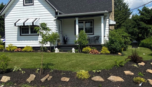 Drusilla’s Tranquil Cottage Charmin 3 bed quiet & relaxing fun garage & pavilion