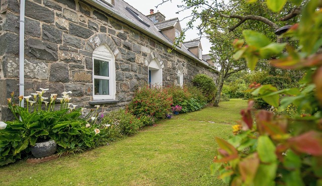 Drws Gobaith-West , Holiday Cottage Nr Whitesands, Sleeps 4, 3 bedrooms, bathrooms