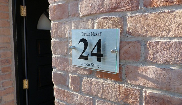 Drws Nesaf Cardiff Townhouse