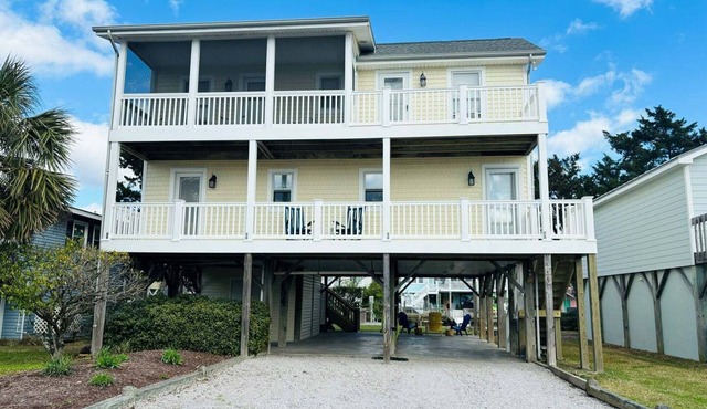 Dry Dock/150 Tarpon: Spacious 4-bedroom home in Holden Beach with canal views.