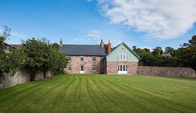 Dryburgh Farmhouse - pet-friendly property set in the countryside, sleeps 10