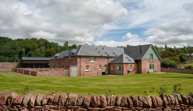 DRYBURGH STEADING THREE - by the River Tweed at Dryburgh, sleeping 6