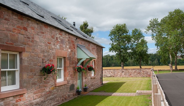 DRYBURGH STEADING ONE - by the River Tweed at Dryburgh, sleeping 4