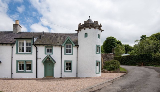 DRYBURGH STIRLING ONE - sleeps 4 in 2 bedrooms near St Boswells