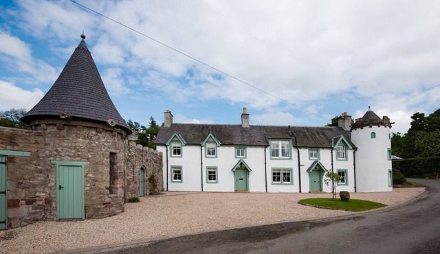 DRYBURGH STIRLING TWO, sleeps 4 in 2 bedrooms near St Boswells