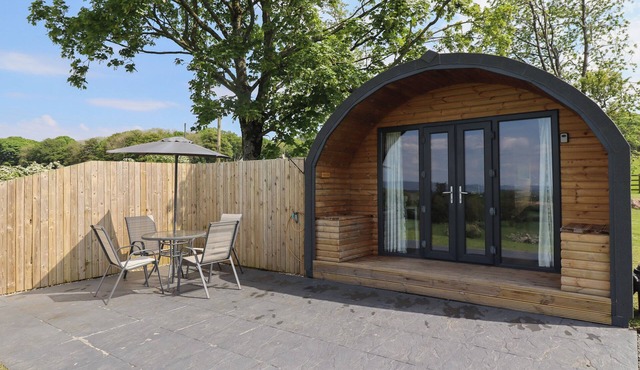 DRYFE LODGE, pet friendly, character holiday cottage in Lockerbie