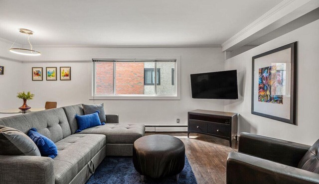 DT 1BR: Near Stampede, 17th Ave Dining & Shops