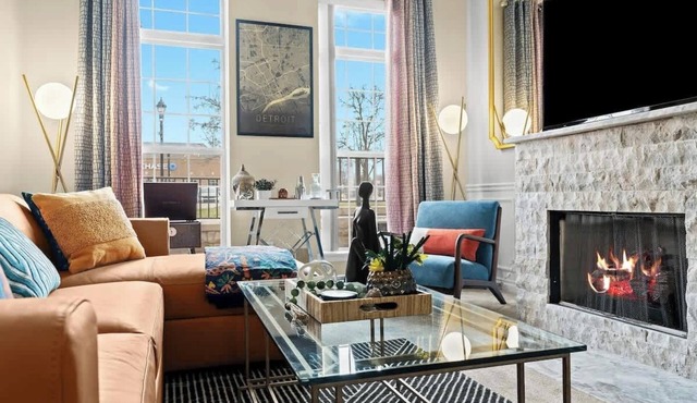 DT Auburn Hills Lux Condo