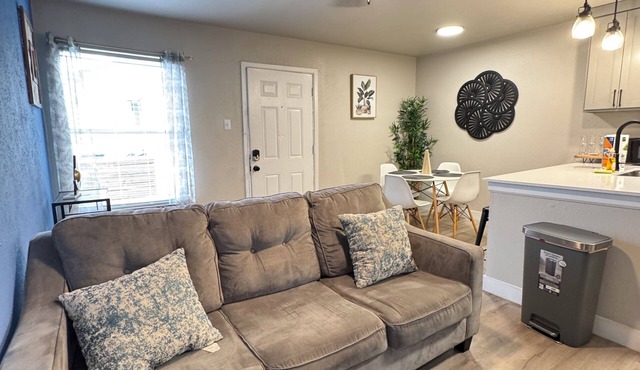 DT Dallas COZY Urban Escape 1BD 1BA Apt