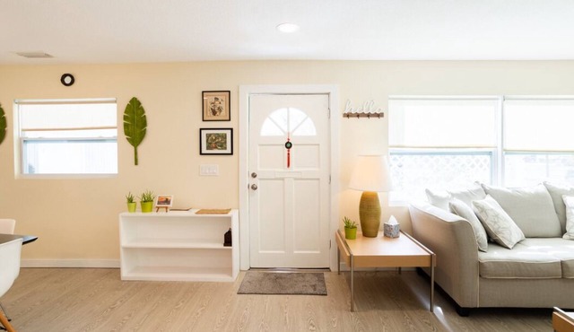 DT home 10 min. drive from beach