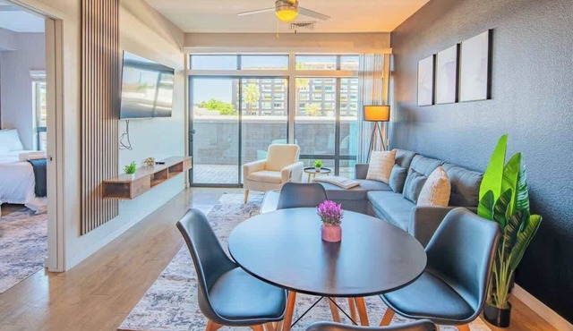 DT PHX Apt | Balcony, W/D Gym, Pool & Parking