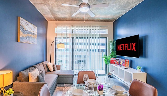 DT PHX Getaway with Balcony | Gym + Pool + Parking