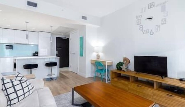 DT Skyline Views | UG Parking | Mins to Saddledome