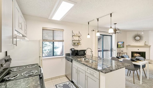 DTC Apartment! Perfect for Your Extended Stay!