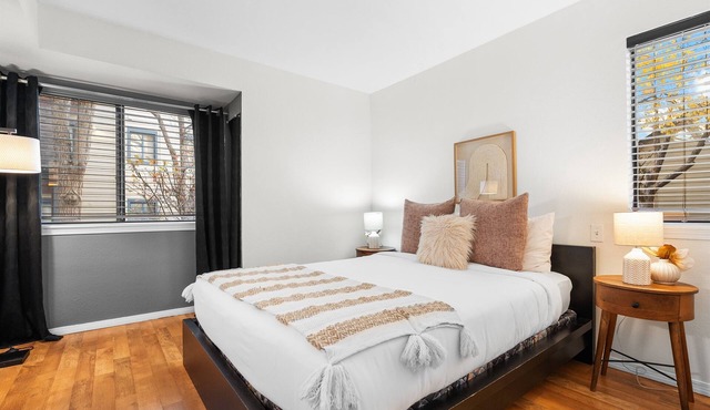 DTC Apartment! Extended Stays, Free Parking & Fast WiFi!