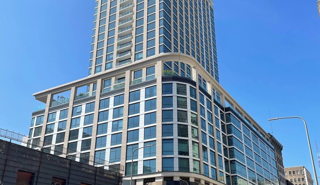 DTLA One Bedroom Luxury Condo with Best Amenities in Heart of Historical Center