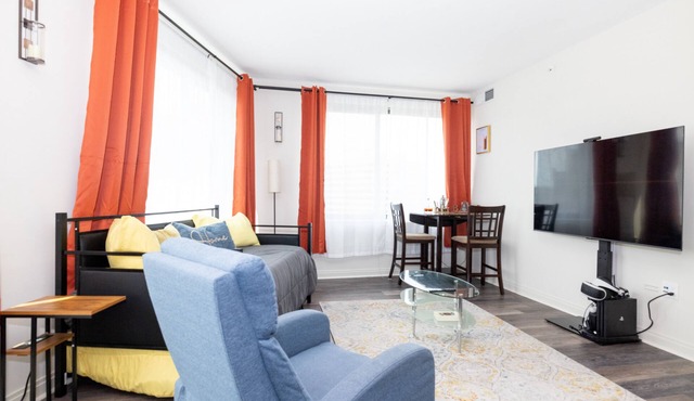 DTSS LuxePad w/PS4 VR + Rooftop Pool + 360 DC Views Lounge + Gym + Streaming TV