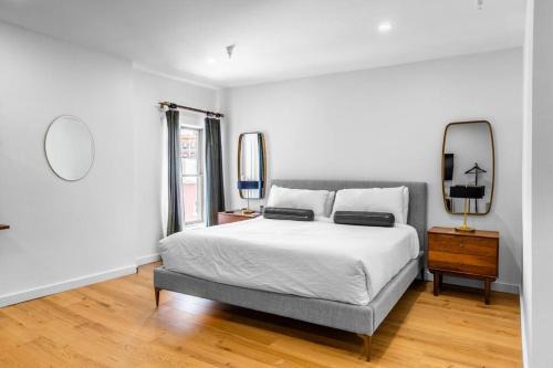 DTWN Bangor, Historic Hotel, KING BED, WIFI, Roku TV, Room # 403