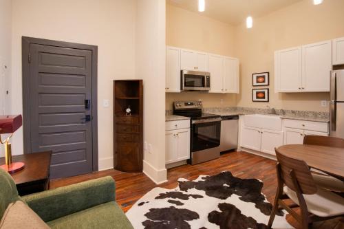 Dtwn Florence Studio half Mi to Regional Med Center