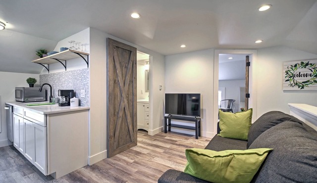 Dtwn Golden Apt < 9 Mi to Red Rocks Amphitheater!