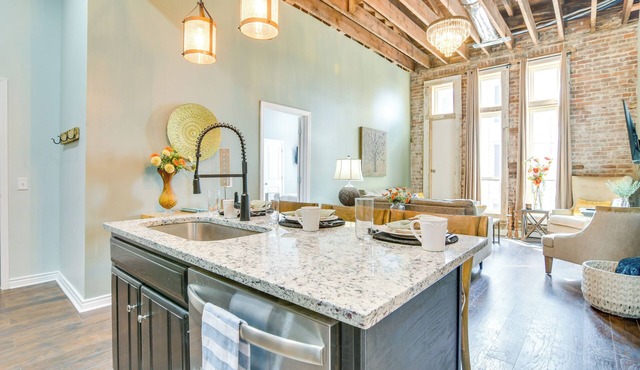 Dtwn Loft in the Heart of Monett: Pets Welcome!
