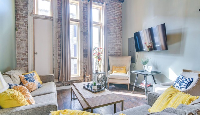 Dtwn Loft in the Heart of Monett: Pets Welcome!