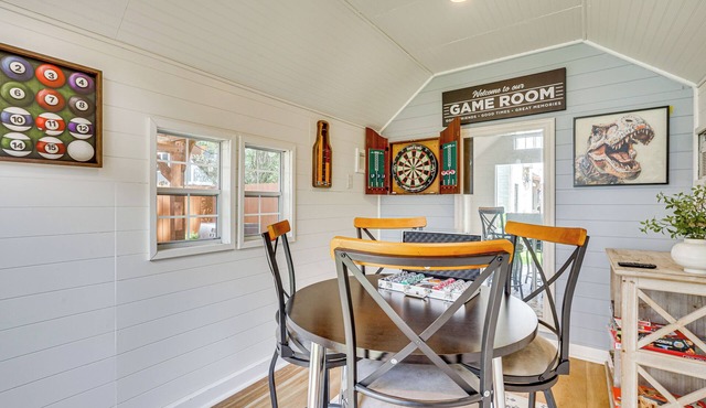 Dtwn Retreat w/Game Room! Walk to Hampton Park