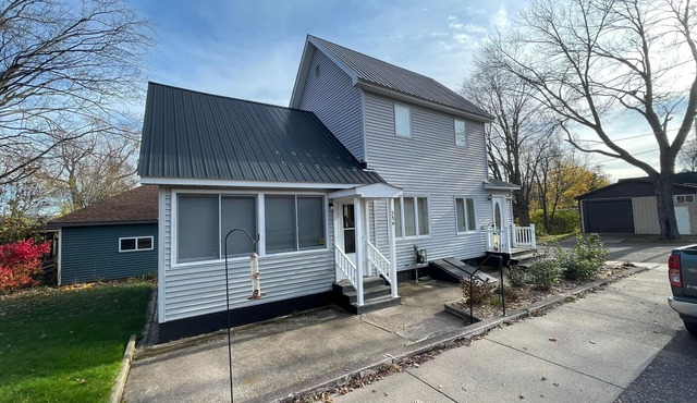 "Du-topia 2" - Entire home centrally located in Lake Linden.
