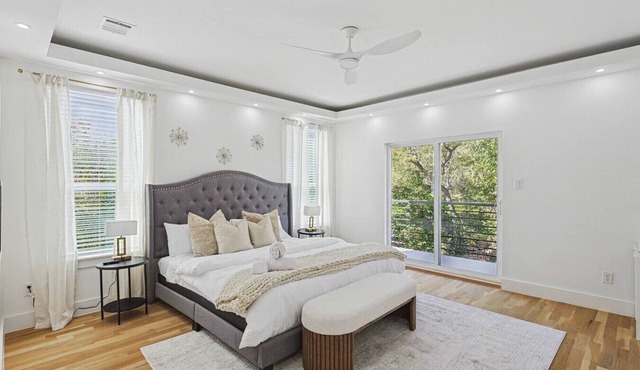 Dual 3-Story Townhouses with 9 Bedrooms for the Perfect Group Getaway
