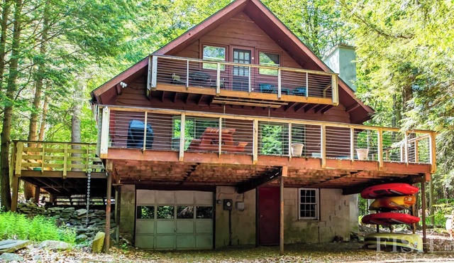 Dual deck overlooking the lake at "Serenity" cottage in Lake Mokoma