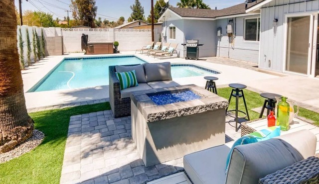 DUAL DELIGHT: POOL + SPA + SHUFFLEBOARD + FOOSBALL