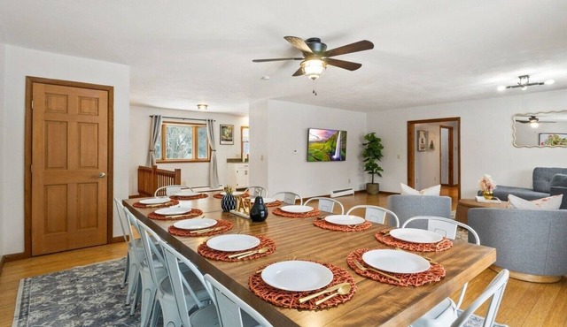 Dual Home Retreat! Walk Between Both! Sleeps 28