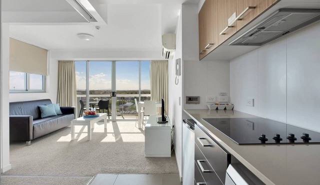 Dual Key Apartment with Wifi Pool and Parking